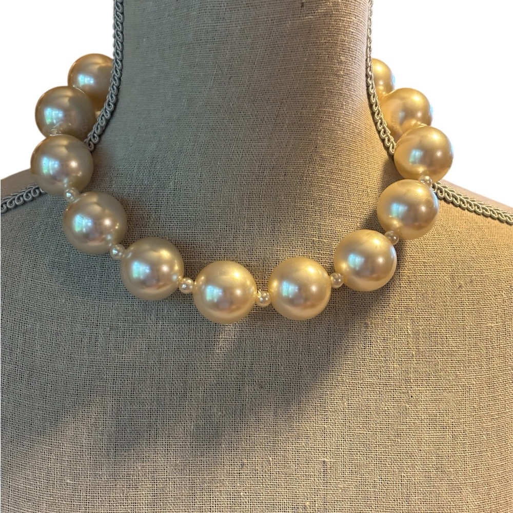 Jumbo Faux Pearl Choker